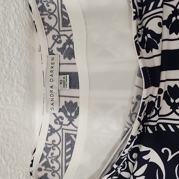 Sandra Darren Black and White Sheath Dress with Dolman Sleeves - Picture 7 of 7